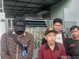 Ketua RW Cerita Densus 88 Geledah Rumah PNS Tangerang: Amankan 4 Buku Ketua RW Cerita Densus 88 Geledah Rumah PNS Tangerang: Amankan 4 Buku