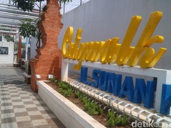 Terlalu! Ikon Kudus City Walk Dipenuhi Coretan Tangan Jahil