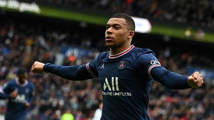 Paris Saint-Germains French forward Kylian Mbappe celebrates scoring his teams first goal during the French L1 football match between Paris-Saint Germain (PSG) and Girondins de Bordeaux at The Parc des Princes Stadium, in Paris on March 13, 2022. (Photo by Alain JOCARD / AFP)