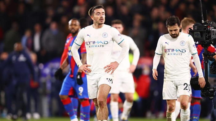 LONDON, ENGLAND - MARCH 14: Jack Grealish and Bernardo Silva of Manchester City react at full-time after the Premier League match between Crystal Palace and Manchester City at Selhurst Park on March 14, 2022 in London, England. (Photo by Julian Finney/Getty Images)