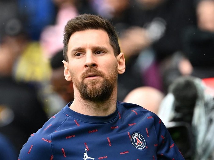 Paris Saint-Germain's Argentinian forward Lionel Messi looks on prior to the French L1 football match between Paris-Saint Germain (PSG) and Girondins de Bordeaux at The Parc des Princes Stadium, in Paris on March 13, 2022. (Photo by Alain JOCARD / AFP)