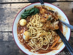 Seuhah! Icip Mie Puyuh Abah Odik yang Bikin Nagih