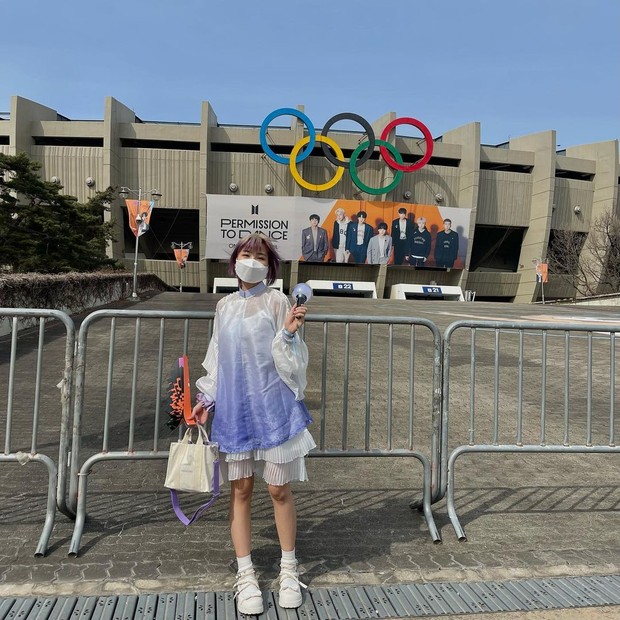 @miuuly K-ARMY membagikan outfit yang juga bertema ungu di PTD in Seoul/instagram.com/miuuly_ Miu seorang K-Army membagikan momen yang memperlihatkan outfitnya saat mengahdiri konser BTS di Seoul.