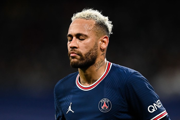 MADRID, SPAIN - MARCH 09: Neymar of Paris Saint-Germain shows his dejection during the UEFA Champions League Round Of Sixteen Leg Two match between Real Madrid and Paris Saint-Germain at Estadio Santiago Bernabeu on March 09, 2022 in Madrid, Spain. (Photo by David Ramos/Getty Images)
