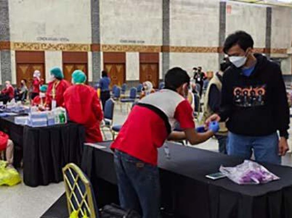 Pandemi Mereda Tetap Jaga 3 M dan 3 T Pandemi Mereda Tetap Jaga 3 M dan 3 T