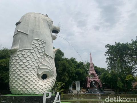 Patung Merlion di Leuleutikan Park Karawang