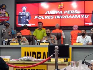 4 Tersangka Dugaan Korupsi Penanggulangan Corona di Indramayu Ditangkap 4 Tersangka Dugaan Korupsi Penanggulangan Corona di Indramayu Ditangkap