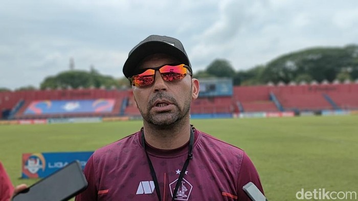 Pelatik Kediri Javier Roca