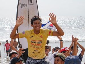 Keren! Peselancar Muda Asal Batukaras Sabet Juara 1 Liga Surfing Indonesia Keren! Peselancar Muda Asal Batukaras Sabet Juara 1 Liga Surfing Indonesia