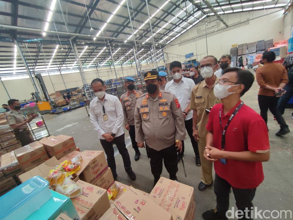 Polres Bogor Cek Stok Minyak Goreng di 3 Gudang, Pastikan Distribusi Lancar Polres Bogor Cek Stok Minyak Goreng di 3 Gudang, Pastikan Distribusi Lancar