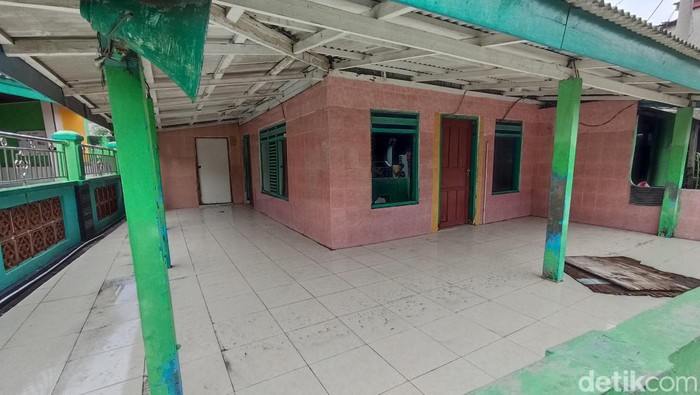 Polusi batu bara di Marunda, Jakarta Utara. Polusi batu bara di Marunda, Jakarta Utara.