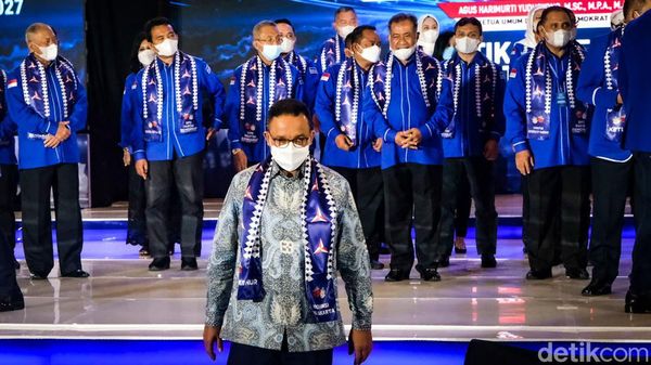 Saat Anies Baswedan Foto Bareng Pengurus Demokrat DKI Jakarta