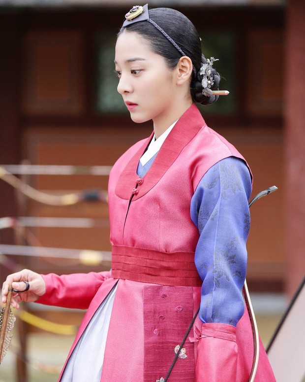 Sebagai Hwa-jin di Mr Queen / foto: hancinema.net Sebagai Hwa-jin di Mr Queen