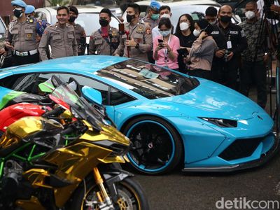 Segunung Barang Mewah dan Uang yang Disita dari Doni Salmanan