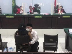 Permintaan Maaf Bripda Randy Sembari Berlutut ke Ibunda Novia Widyasari