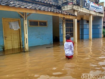Sungai Citarum Meluap, Banjir Rendam Baleendah Bandung