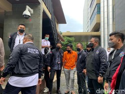 Penampakan Doni Salmanan Berbaju Tahanan!