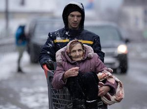 Tak Mungkin Meninggalkannya Sendirian, Jutaan Warga Tinggal di Ukraina Meski Serangan Berlanjut