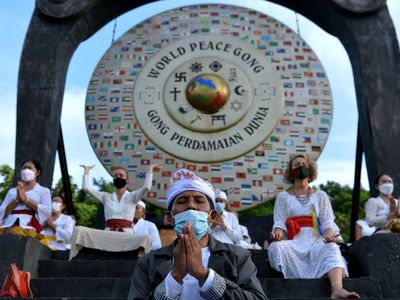 Khusyuknya Doa Bersama Lintas Agama di Bali untuk Perdamaian Dunia