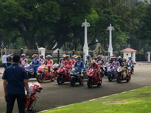 Parade MotoGP Segera Dimulai, 20 Pebalap Sudah Bersiap di Istana