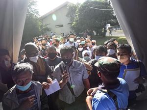 Antusias Nonton MotoGP, Warga Antre Tukar Tiket Lebih Awal