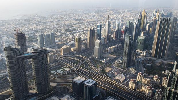 Suasana Kota Dubai terlihat dari gedung Burj Khalifa, Kota Dubai, Uni Emirat Arab, Senin (14/3/2022). Gedung pencakar langit setinggi 828 meter dengan kaca dan baja berkilau tersebut menjadi salah satu tujuan wisata di Dubai, Uni Emirates Arab. ANTARA FOTO/M Agung Rajasa/wsj.