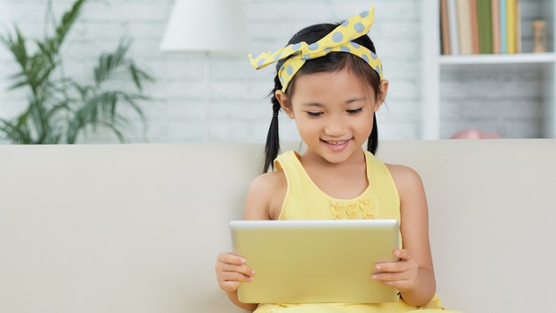 Menggunakan keamanan internet untuk menghindari anak dari efek negatifnya.