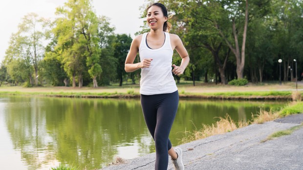 Rutin melakukan latihan fisik untuk menurunkan berat badan.