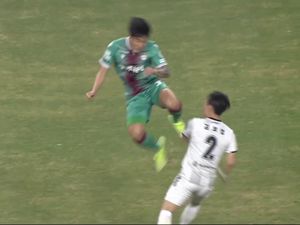 Video: Rekan Satu Tim Asnawi di Ansan Kena Tekel Kungfu