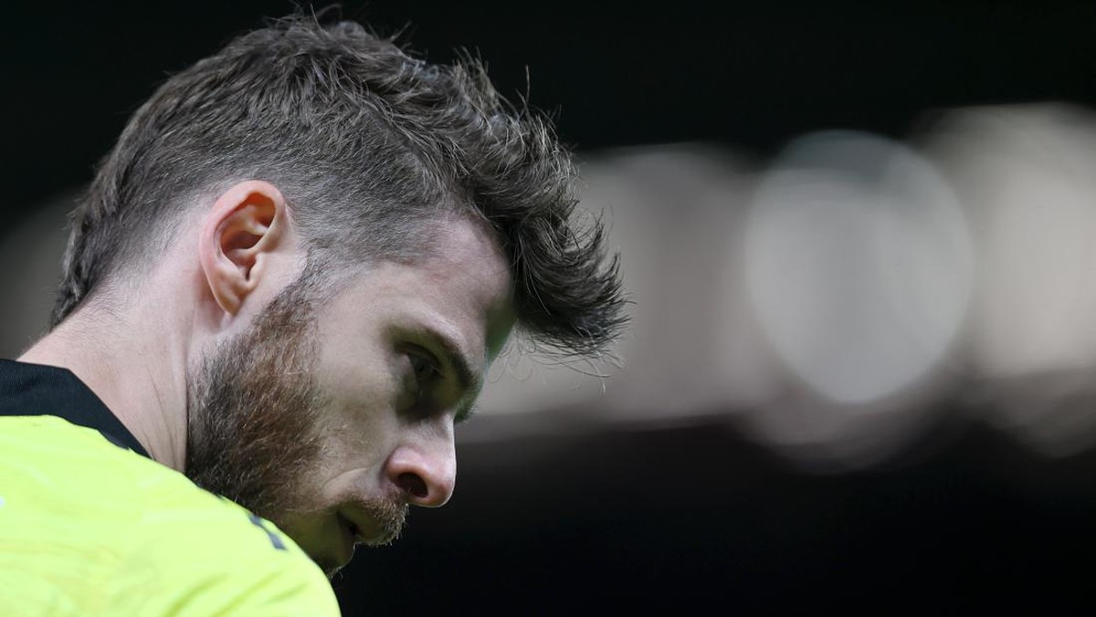 David de Gea sedih banget setelah Manchester United disingkirkan Atletico Madrid di babak 16 besar Liga Champions. (Foto: Getty Images/Naomi Baker)