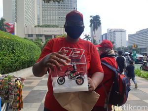 Cerita Fans Gagal Cegat Marquez, Padahal Sudah Siapin Hadiah