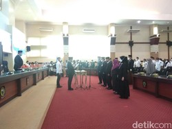 Gubernur Sulsel Lantik 8 Pejabat: 6 Kadis, 2 Eselon II Mundur ke Fungsional