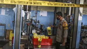 Gudang Minyak Goreng di Depok Disegel Polisi