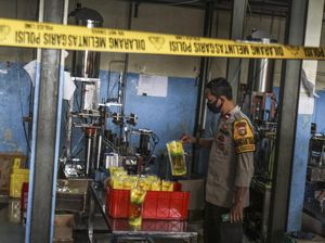 Gudang Minyak Goreng di Depok Disegel Polisi