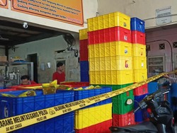 Diduga Curang, Gudang Pengemasan Ulang Minyak Goreng di Depok Disegel Polisi