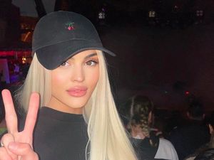 10 Penampilan Pacar Baru Scott Disick yang Mirip Kylie Jenner