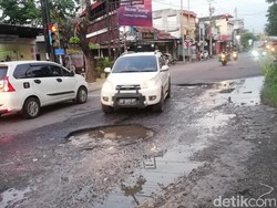 Lapur Lur! Jalan Kyai Mojo Solo Rusak Parah, Rawan Kecelakaan