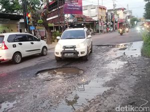 Lapur Lur! Jalan Kyai Mojo Solo Rusak Parah, Rawan Kecelakaan Lapur Lur! Jalan Kyai Mojo Solo Rusak Parah, Rawan Kecelakaan