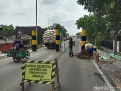 Jembatan Kanor-Rengel Bojonegoro Diportal Agar Tak Dilewati Truk ODOL