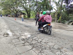 detikcom Do Your Magic: Tolong Pemerintah! Jalan Nasional di Lebak Ini Rusak