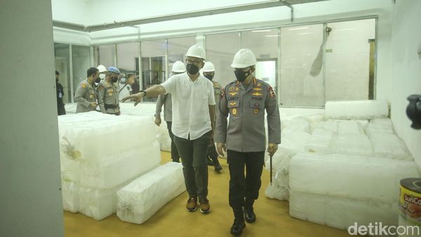 Kapolri Tinjau Produksi Minyak Goreng di Bekasi