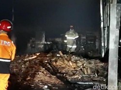 Pabrik Tripleks di Ciamis Terbakar Gegara Oven