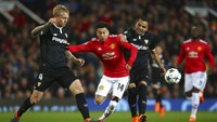Pada musim 2017/2018, MU dihentikan Sevilla di babak 16 besar Liga Champions. AP/Dave Thompson