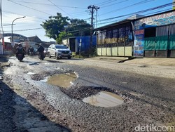 Bolak-balik Rencana Pemprov Sulsel Timbun Lubang di Jalan Antang Makassar