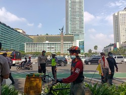 Lansia Rela Bersepeda dari Pulogadung untuk Nonton Marquez di Bundaran HI