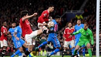 Pada Maret 2022, Cristiano Ronaldo jadi korban Maguire di laga kontra Atletico di Liga Champions (Getty Images/Shaun Botterill)