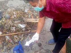 Terbungkus Kantong Biru, Mayat Bayi Ditemukan di Kali Jakut