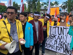 Protes Mahasiswa Riau: Atas-Bawah Minyak, tapi Migor dan Solar Langka Protes Mahasiswa Riau: Atas-Bawah Minyak, tapi Migor dan Solar Langka