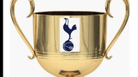 Satu lagi meme ledekan buat CR7. Paling tidak ia berhak dapat trofi hat-trick lawan Tottenham Hotspur. Foto: dok. Twitter  