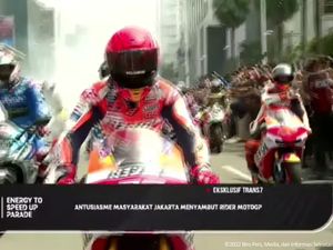 Sambut Warga, Marquez dkk Lakukan Aksi Burn Out di Jalanan Jakarta